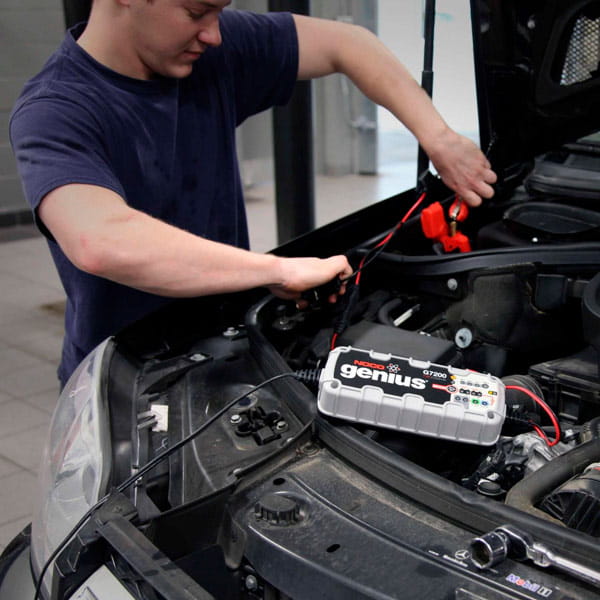 Auton akun lataus - Akkupojat