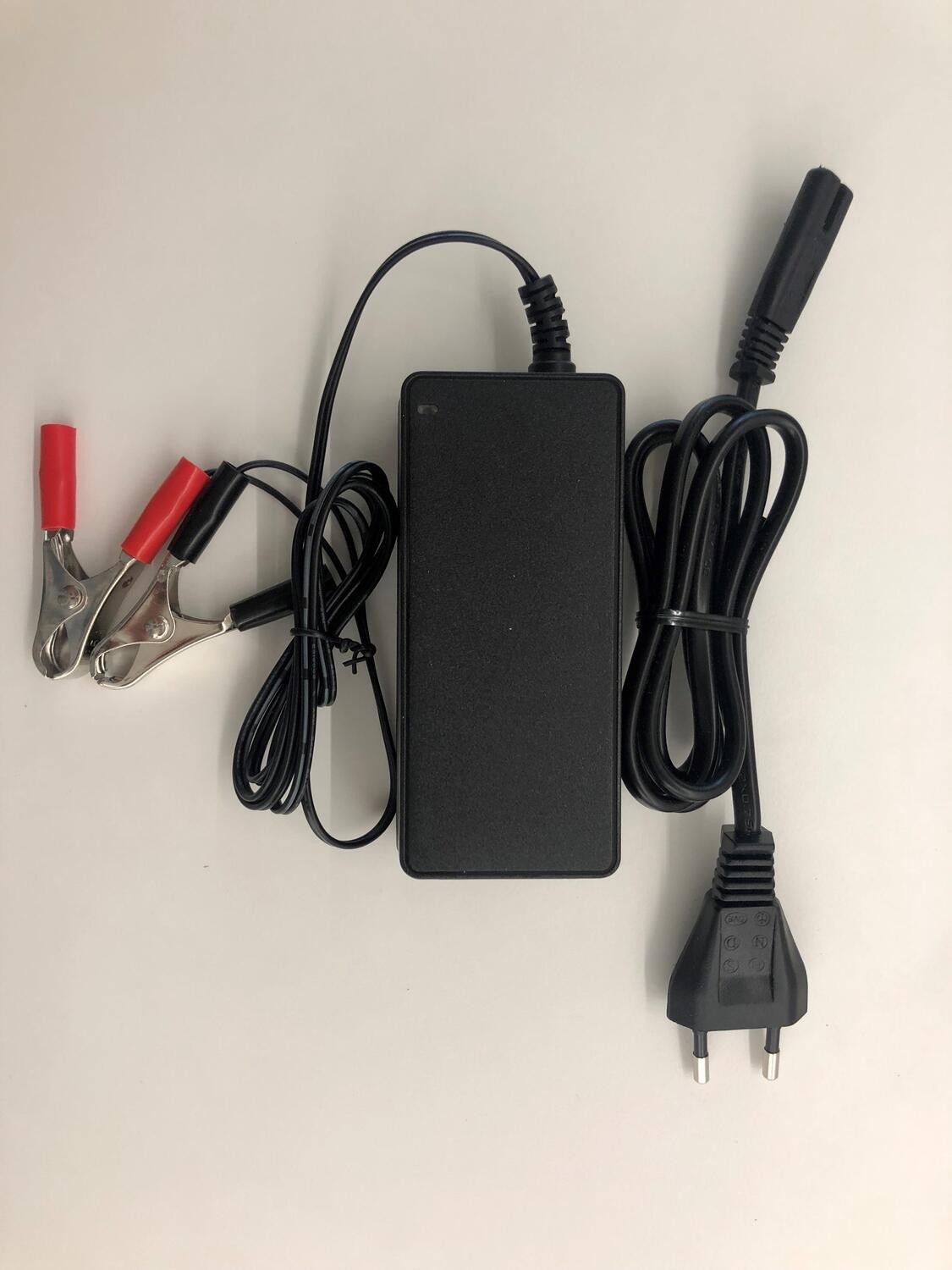 Akkulaturi lyijyakuille 24 V 2A